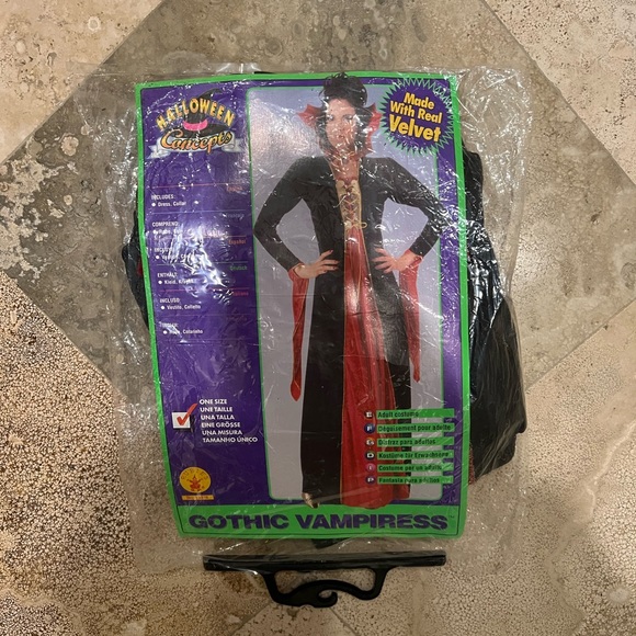 NWOT Gothic Vampiress Costume - Picture 3 of 3